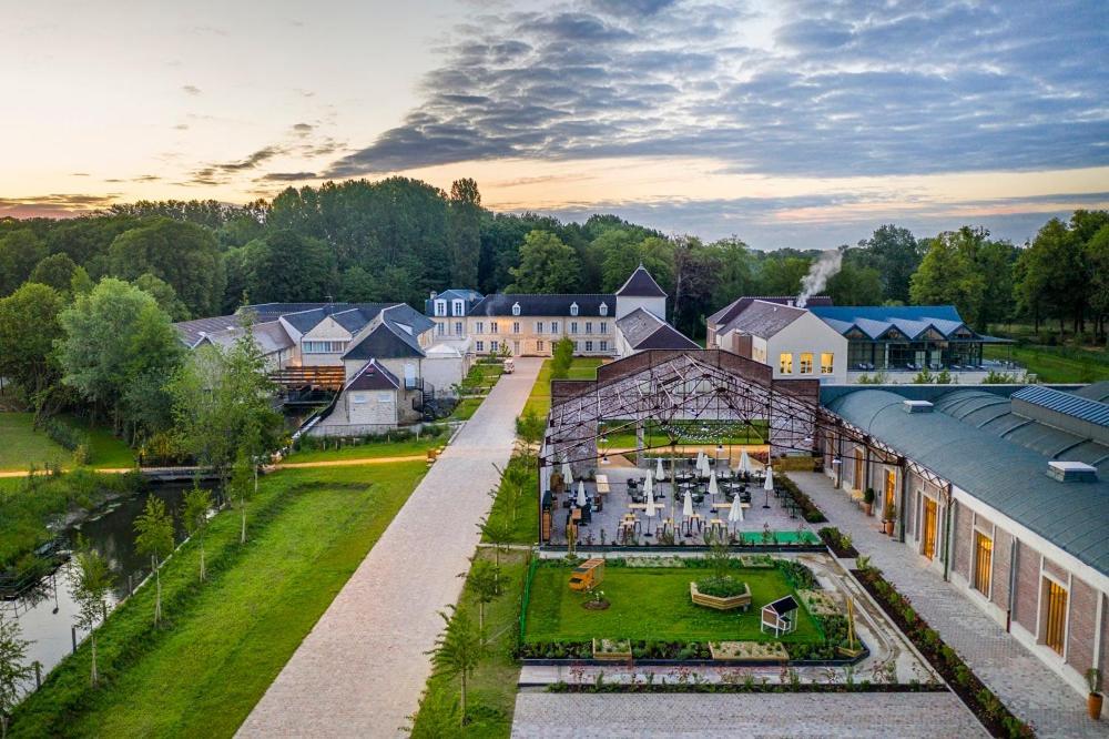 Le Grand Pavillon Chantilly Bagian luar foto